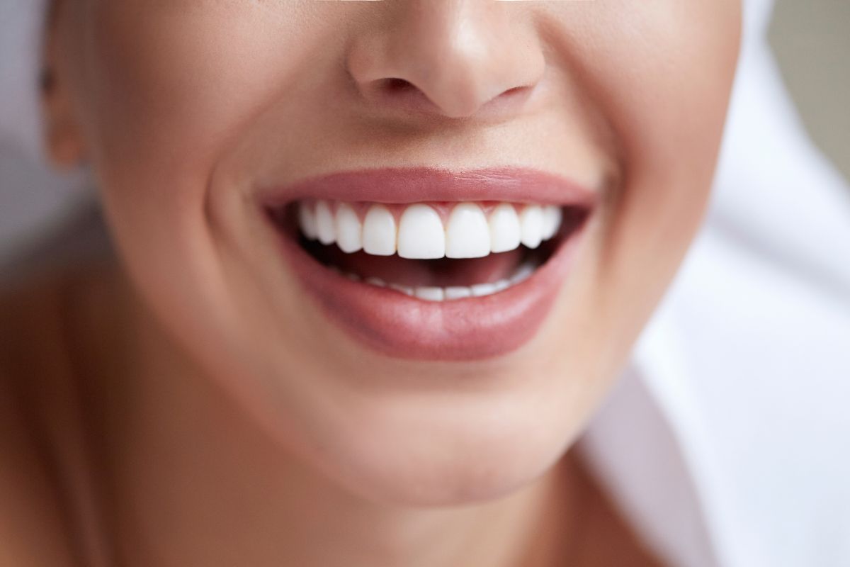 5 natural ways to whiten your teeth